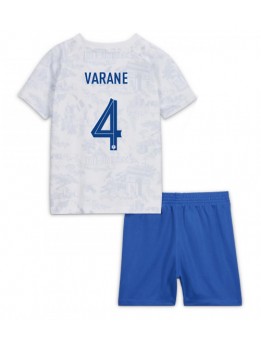 Frankreich Raphael Varane #4 Auswärts Trikotsatz für Kinder WM 2022 Kurzarm (+ Kurze Hosen)